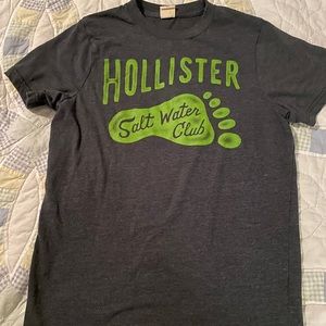 Hollister Graphic Tshirt in Large
